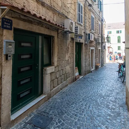 Siesta * Split